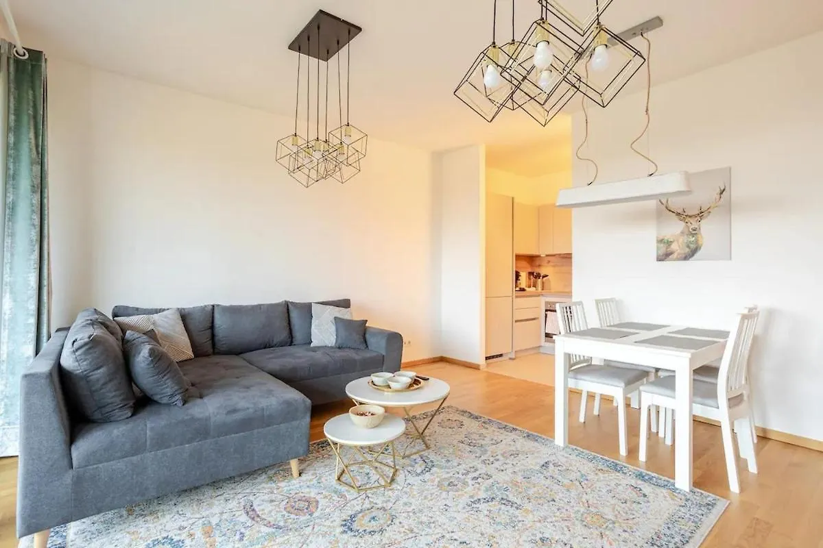 ברלין Hj 18 By Rockchair Apartments L Superhost Status L Super Flat, 2 Bedrooms 2 Bathrooms Balcony Elevator Welcomes You! 0*,  גרמניה