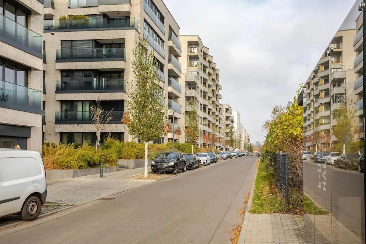 ברלין Hj 18 By Rockchair Apartments L Superhost Status L Super Flat, 2 Bedrooms 2 Bathrooms Balcony Elevator Welcomes You! גרמניה