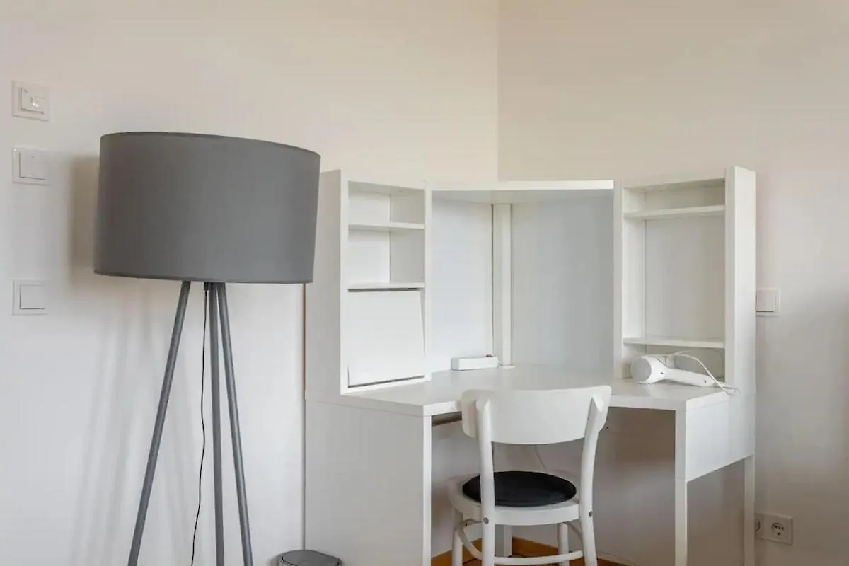 ברלין Hj 18 By Rockchair Apartments L Superhost Status L Super Flat, 2 Bedrooms 2 Bathrooms Balcony Elevator Welcomes You!