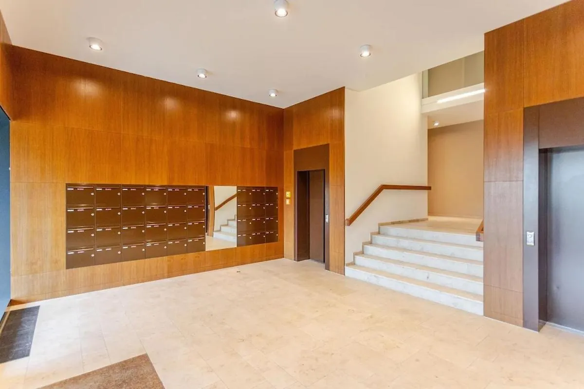 ברלין Hj 18 By Rockchair Apartments L Superhost Status L Super Flat, 2 Bedrooms 2 Bathrooms Balcony Elevator Welcomes You! 0*,