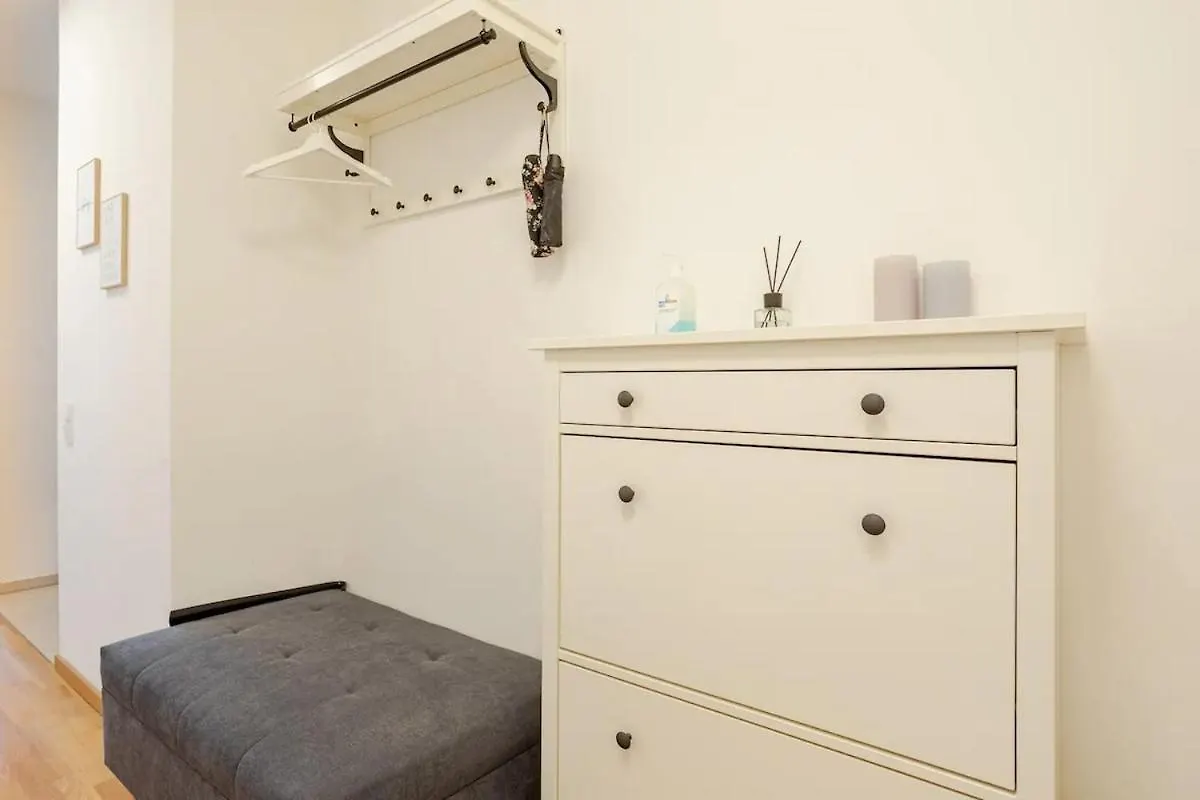 ברלין Hj 18 By Rockchair Apartments L Superhost Status L Super Flat, 2 Bedrooms 2 Bathrooms Balcony Elevator Welcomes You!