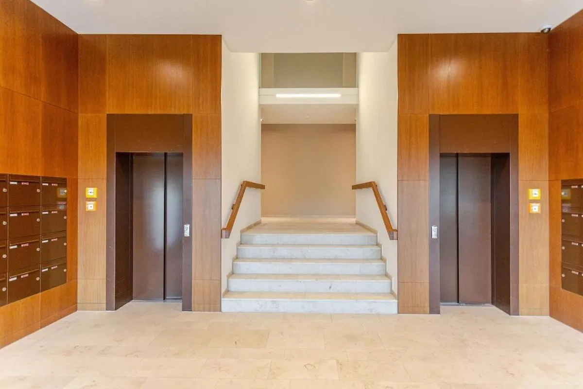 ברלין Hj 18 By Rockchair Apartments L Superhost Status L Super Flat, 2 Bedrooms 2 Bathrooms Balcony Elevator Welcomes You! 0*,  גרמניה
