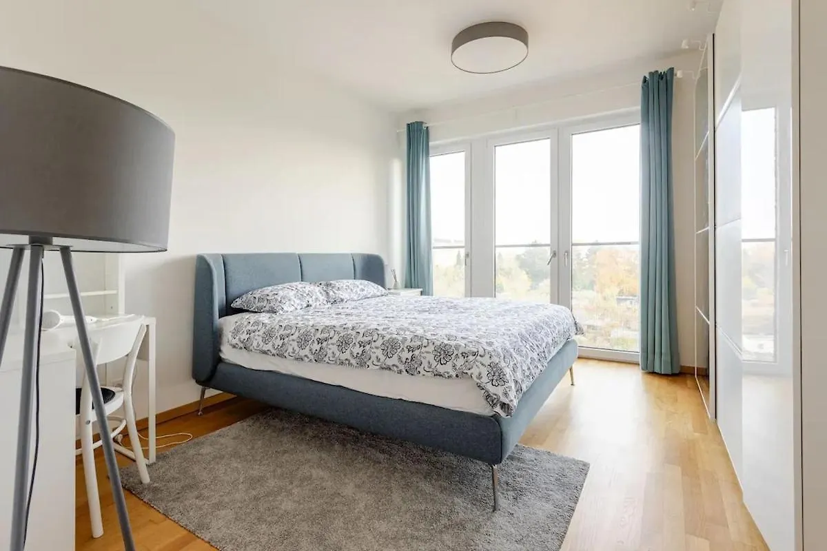 ברלין Hj 18 By Rockchair Apartments L Superhost Status L Super Flat, 2 Bedrooms 2 Bathrooms Balcony Elevator Welcomes You!