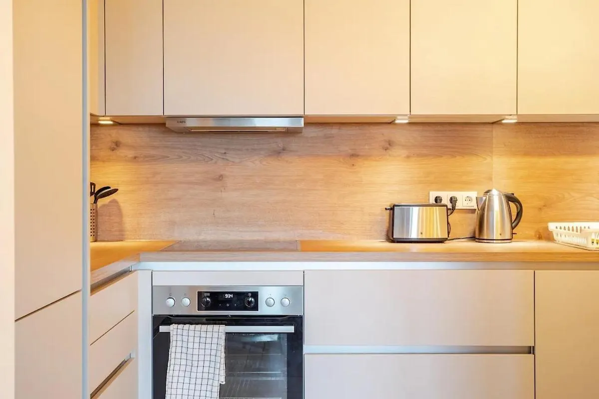 ברלין Hj 18 By Rockchair Apartments L Superhost Status L Super Flat, 2 Bedrooms 2 Bathrooms Balcony Elevator Welcomes You!