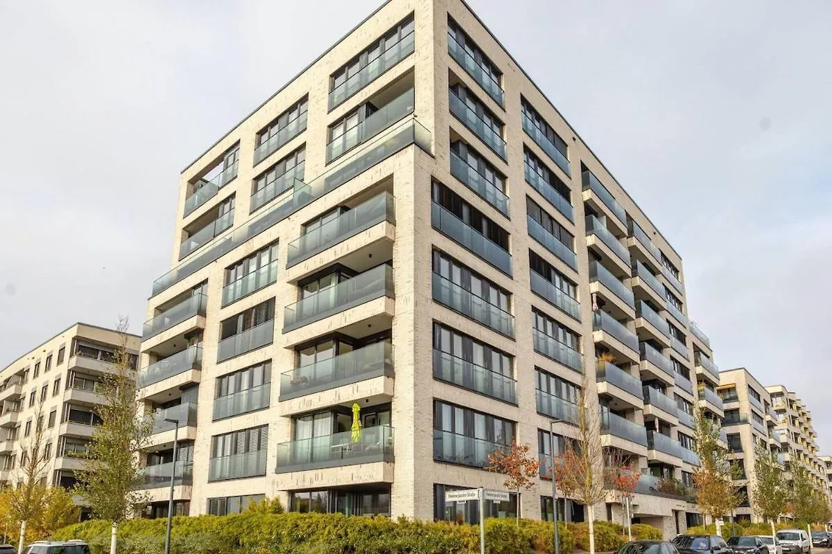 ברלין Hj 18 By Rockchair Apartments L Superhost Status L Super Flat, 2 Bedrooms 2 Bathrooms Balcony Elevator Welcomes You!