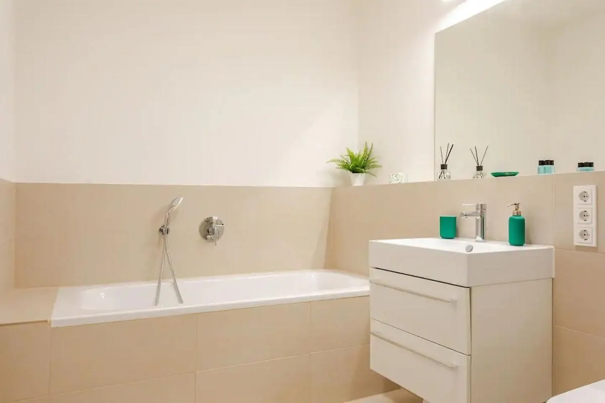Hj 18 By Rockchair Apartments L Superhost Status L Super Flat, 2 Bedrooms 2 Bathrooms Balcony Elevator Welcomes You! Берлин 0*,  Германия