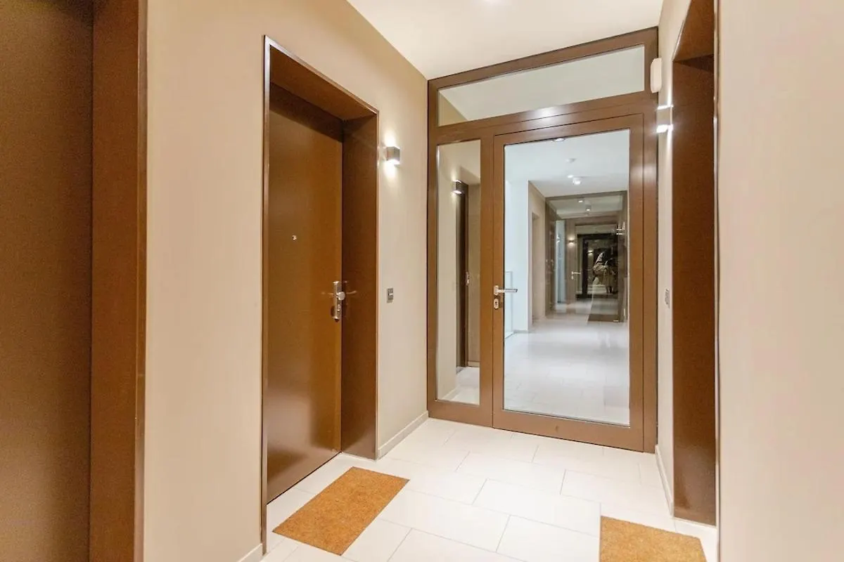 Hj 18 By Rockchair Apartments L Superhost Status L Super Flat, 2 Bedrooms 2 Bathrooms Balcony Elevator Welcomes You! Берлин 0*,