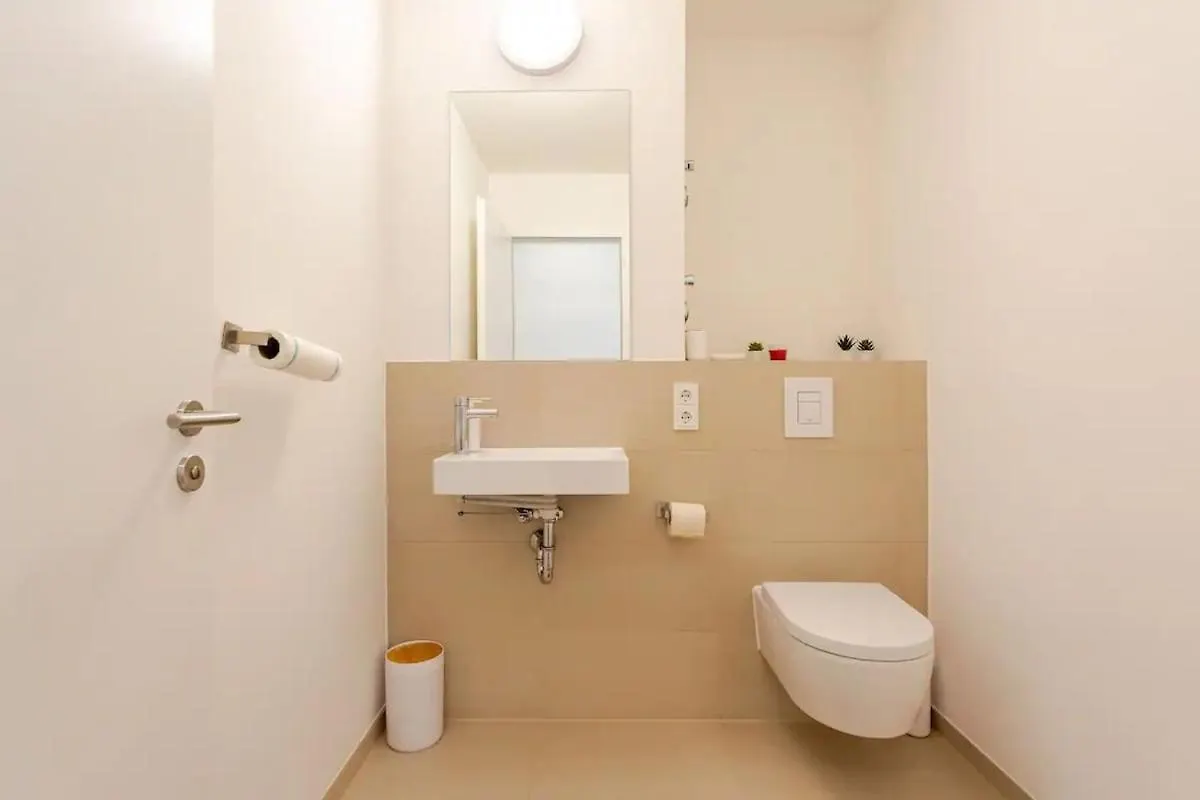 Hj 18 By Rockchair Apartments L Superhost Status L Super Flat, 2 Bedrooms 2 Bathrooms Balcony Elevator Welcomes You! Берлин