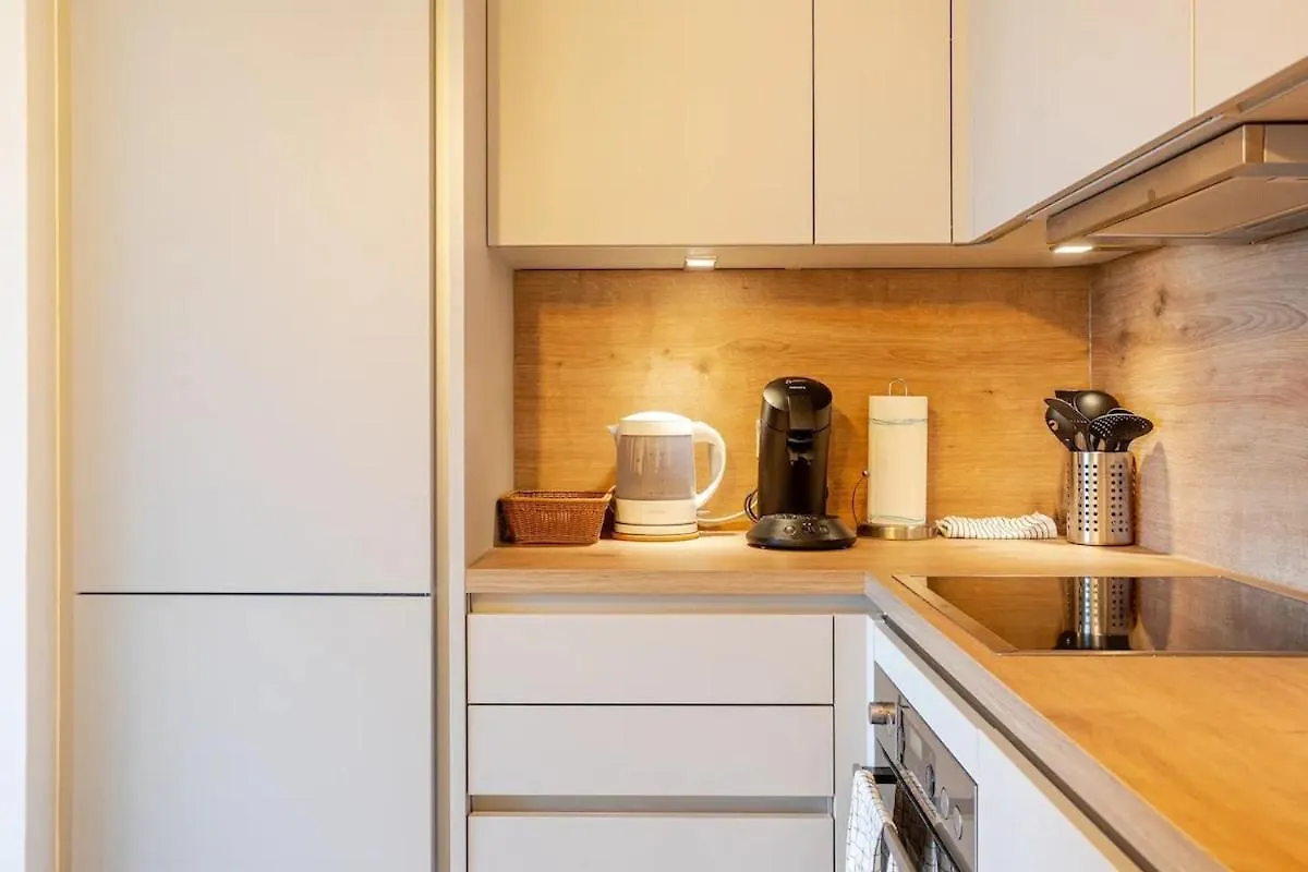 Hj 18 By Rockchair Apartments L Superhost Status L Super Flat, 2 Bedrooms 2 Bathrooms Balcony Elevator Welcomes You! Берлин Германия
