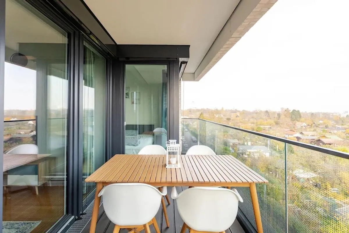 Hj 18 By Rockchair Apartments L Superhost Status L Super Flat, 2 Bedrooms 2 Bathrooms Balcony Elevator Welcomes You! Берлин